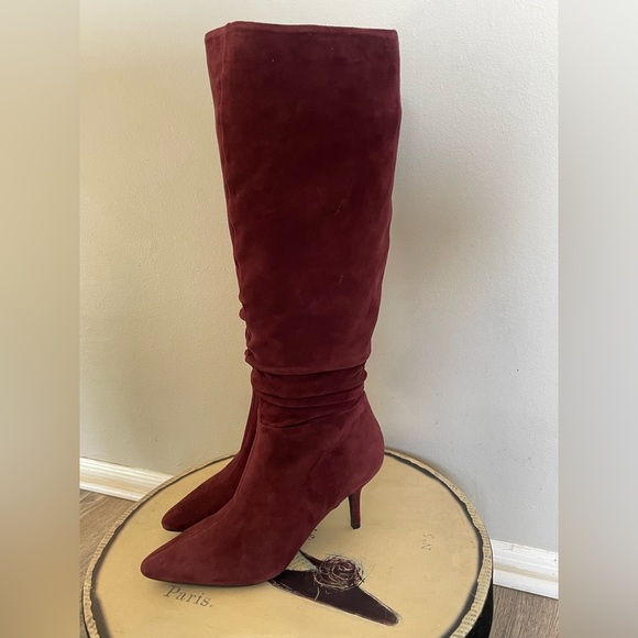 Isaac Mizrahi ladies suede slouch heel boots. Wine size 6 - Picture 5 of 13